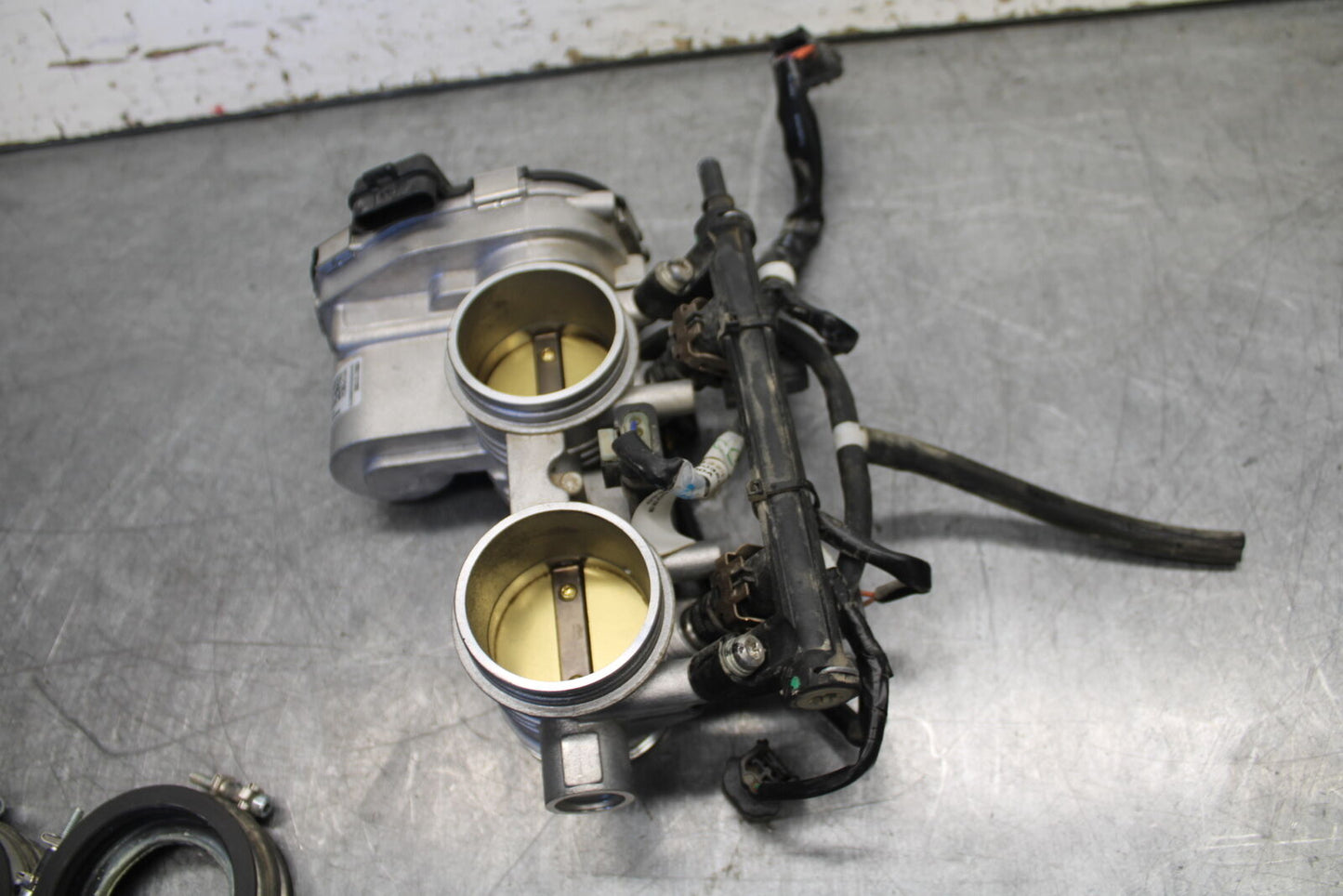 21-24 KTM 890 ADVENTURE R MAIN FUEL INJECTORS / THROTTLE BODIES BB723
