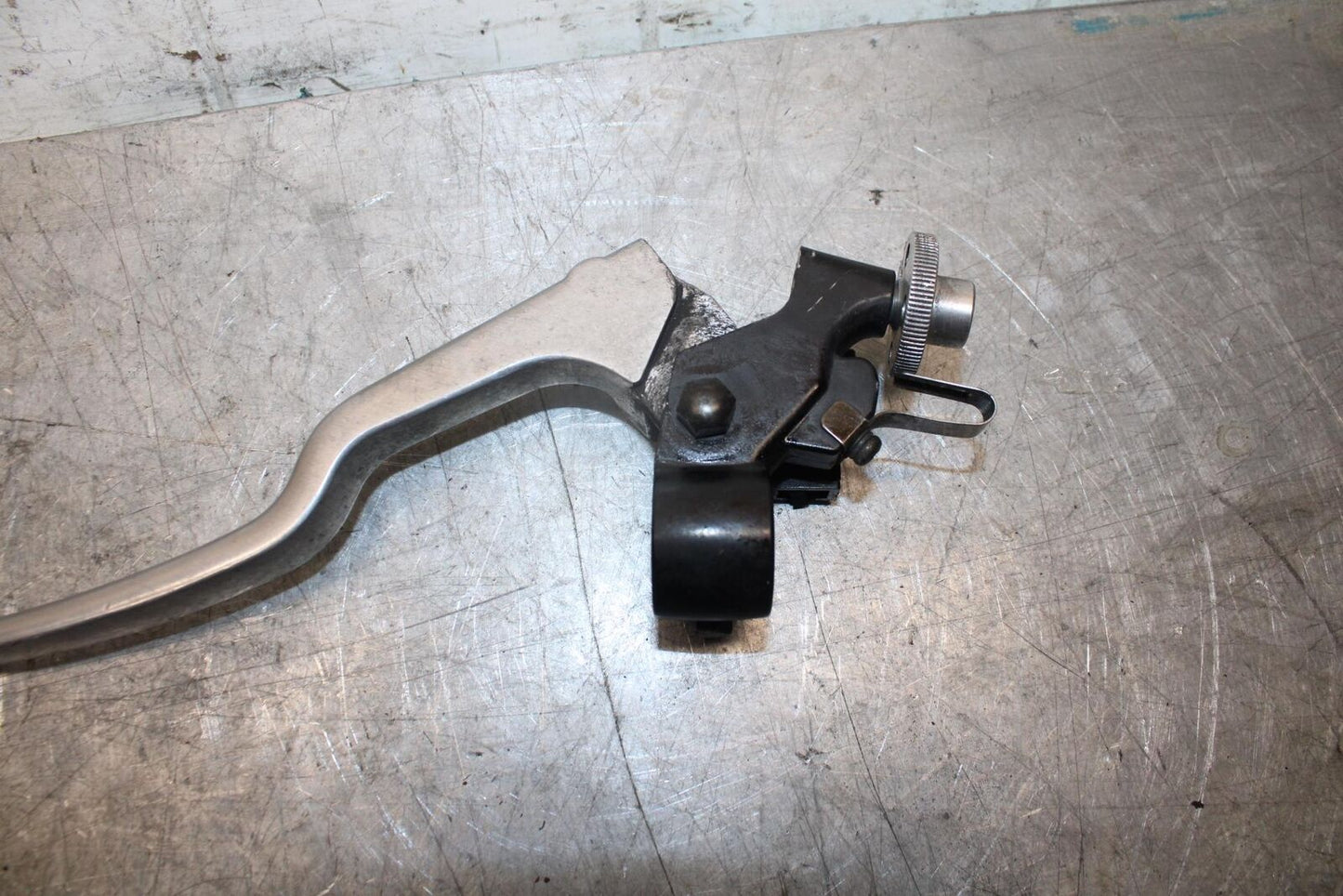 2001 Suzuki GSXR1000 CLUTCH PERCH MOUNT WITH LEVER 57500-40F11 BB52