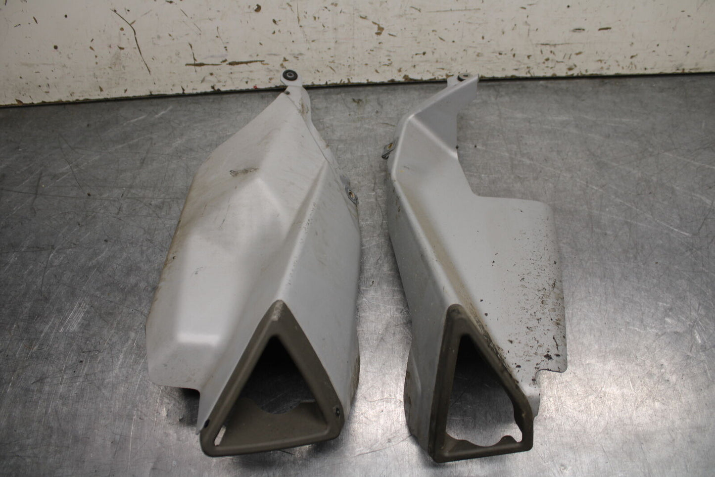 21-24 APRILIA TUONO 660 FACTORY LEFT RIGHT MUFFLER EXHAUST PIPE COVER BB733