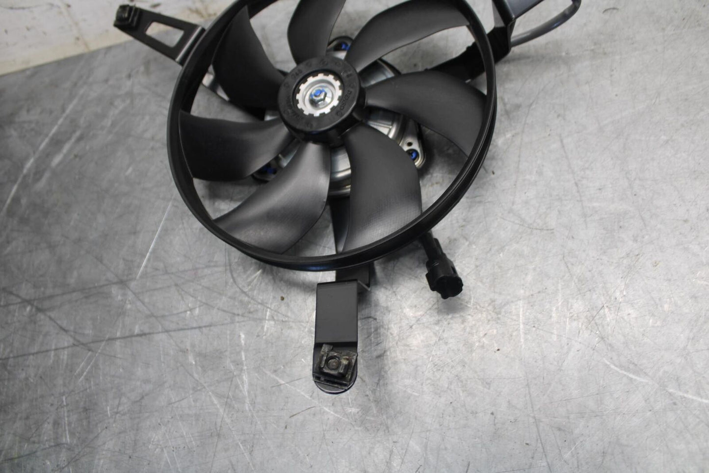 19-20 KAWASAKI NINJA ZX6R ENGINE RADIATOR COOLING FAN BB517