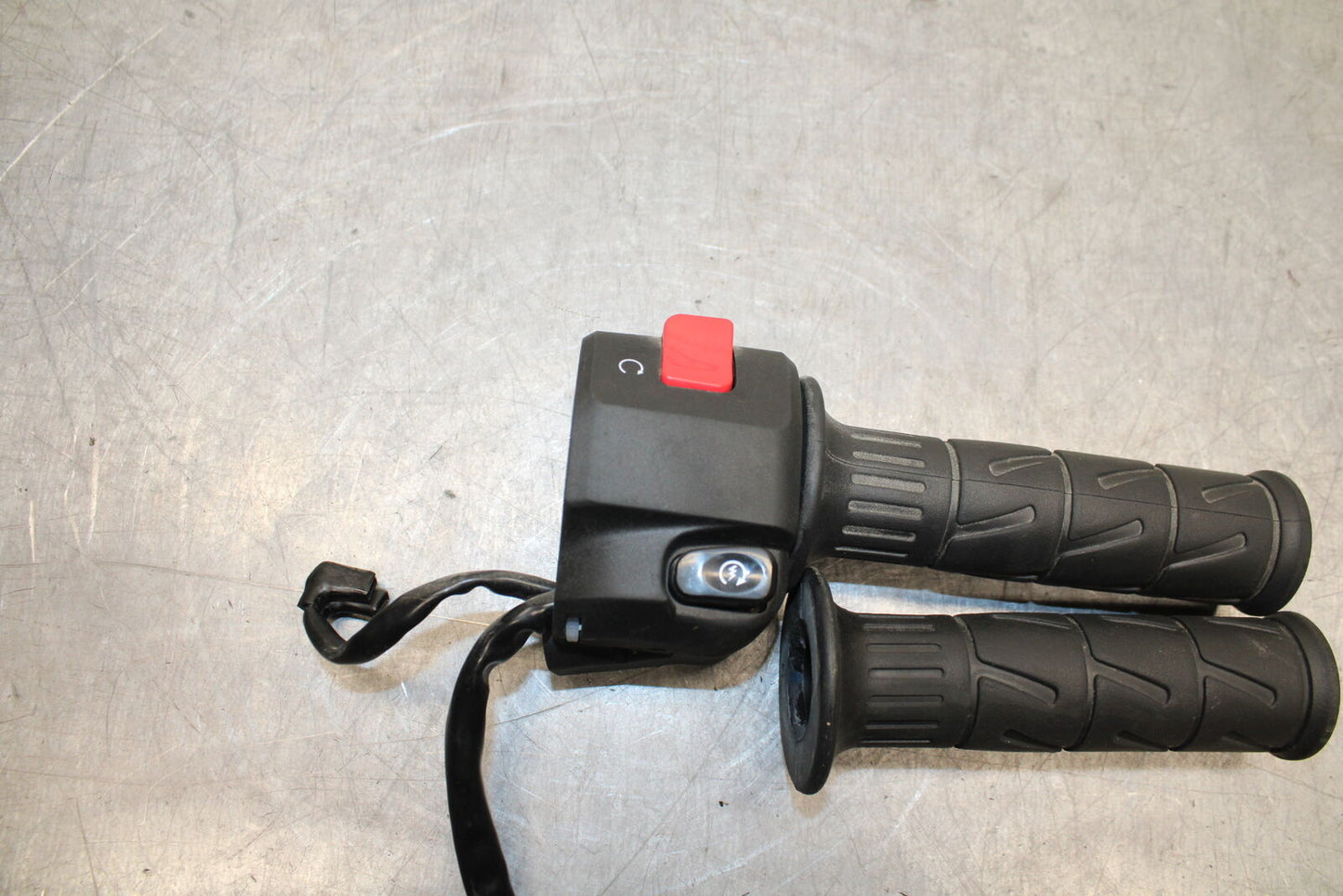 24 KAWASAKI NINJA 500 ABS RIGHT CLIP ON HANDLE KILL OFF START SWITCH BB730