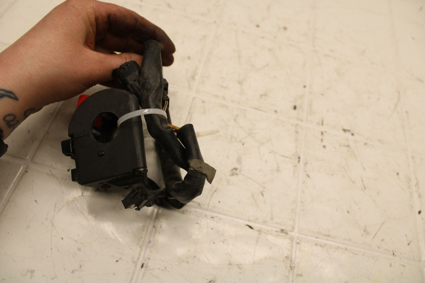 05-06 KAWASAKI NINJA ZX6R RIGHT CLIP ON HANDLE KILL OFF START SWITCH BB20