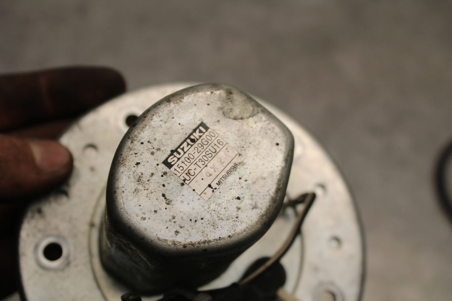 04-05 SUZUKI GSXR600 FUEL PUMP GAS PETROL SENDER UNIT 15100-29G00 BB658