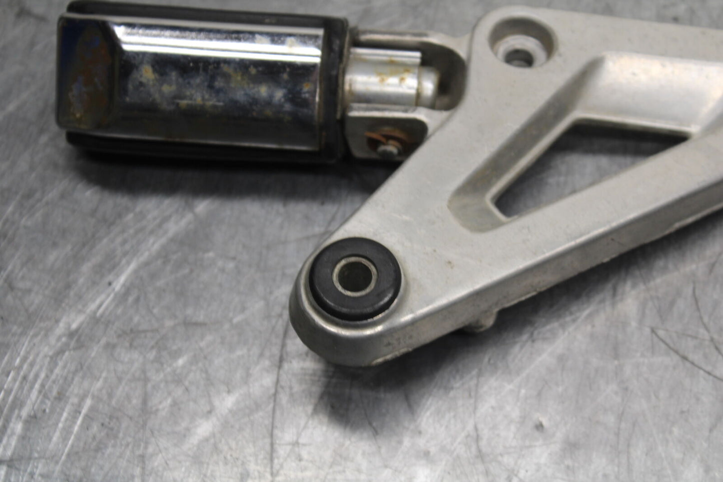 82-83 HONDA V45 MAGNA REAR PASSENGER FOOT STEP PEG BB107