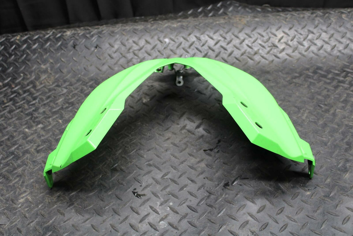17 KAWASAKI NINJA 300 FRONT CENTER COWL FAIRING BB215