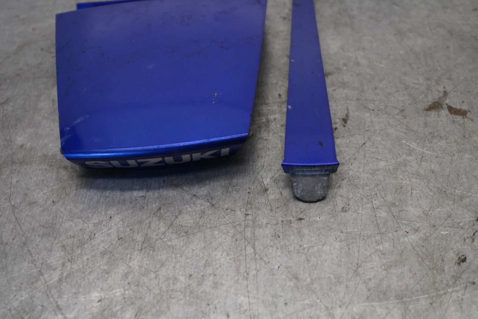 03-07 SUZUKI SV1000S CENTER REAR BACK TAIL FAIRING COVER TRIM COWL BB657