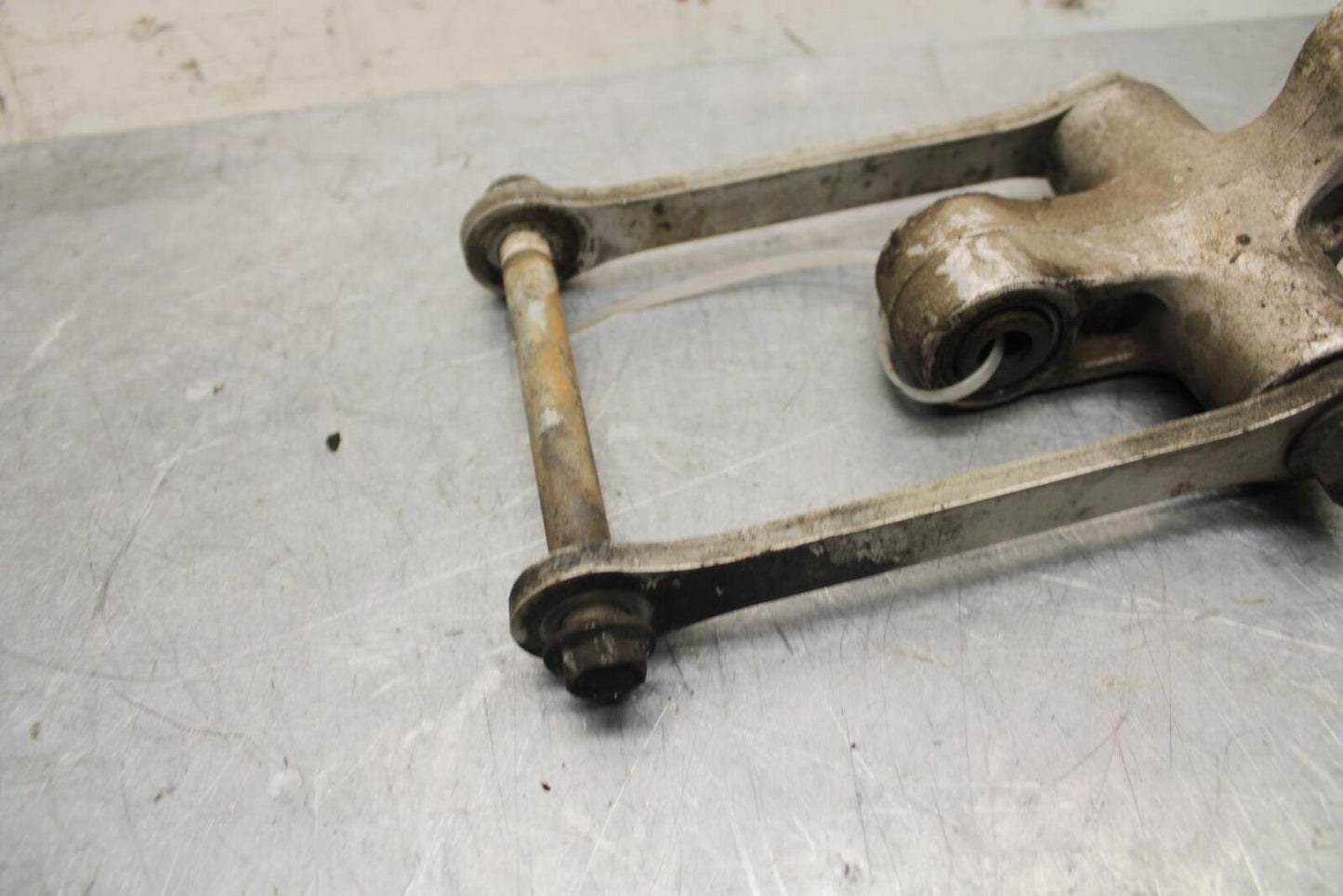 1997 Suzuki GSXR750 REAR DOGBONE SHOCK LINKAGE LINK BB39