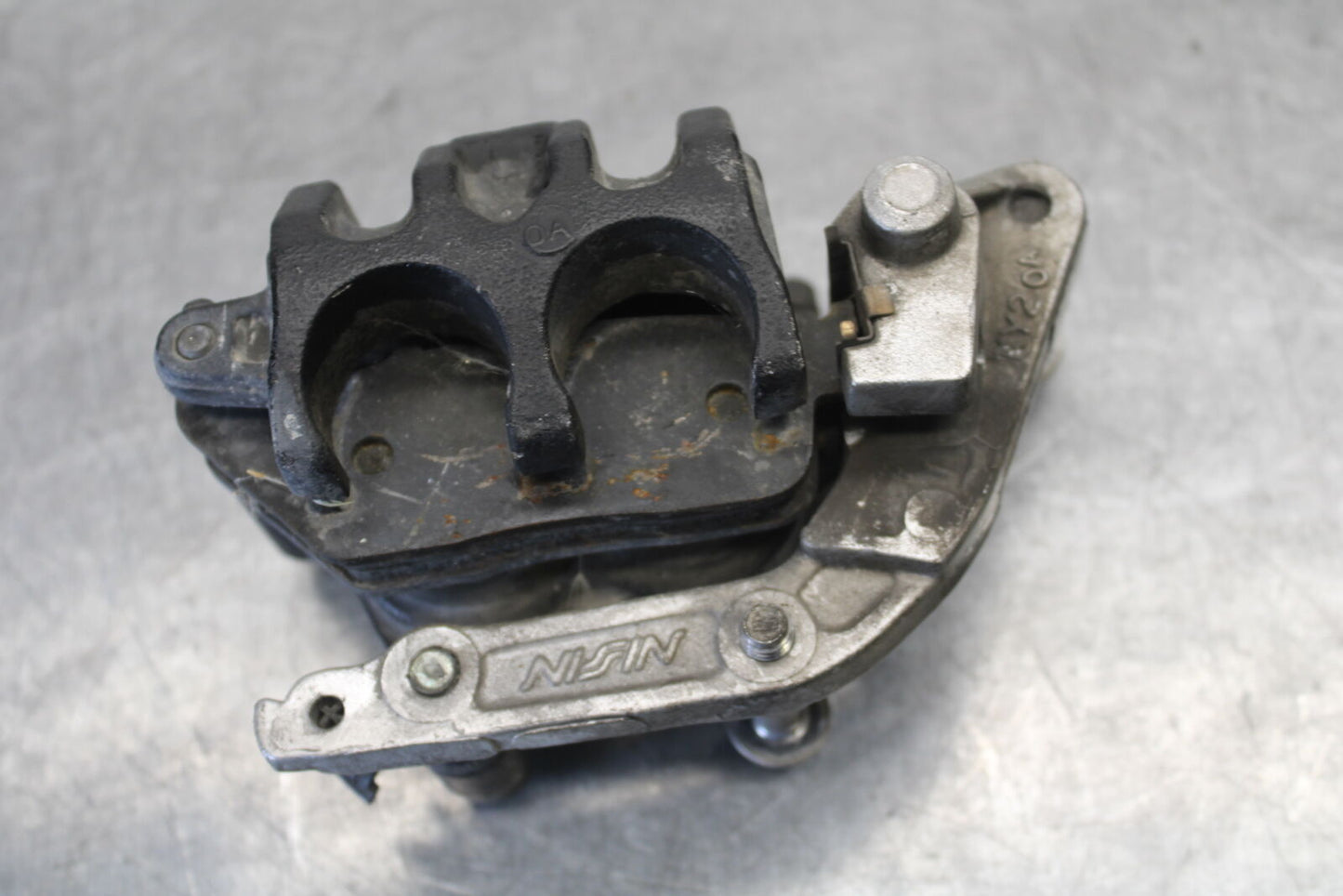01-06 TRIUMPH TIGER 955I RIGHT LEFT FRONT BRAKE CALIPER SET PAIR CALIPERS BB693