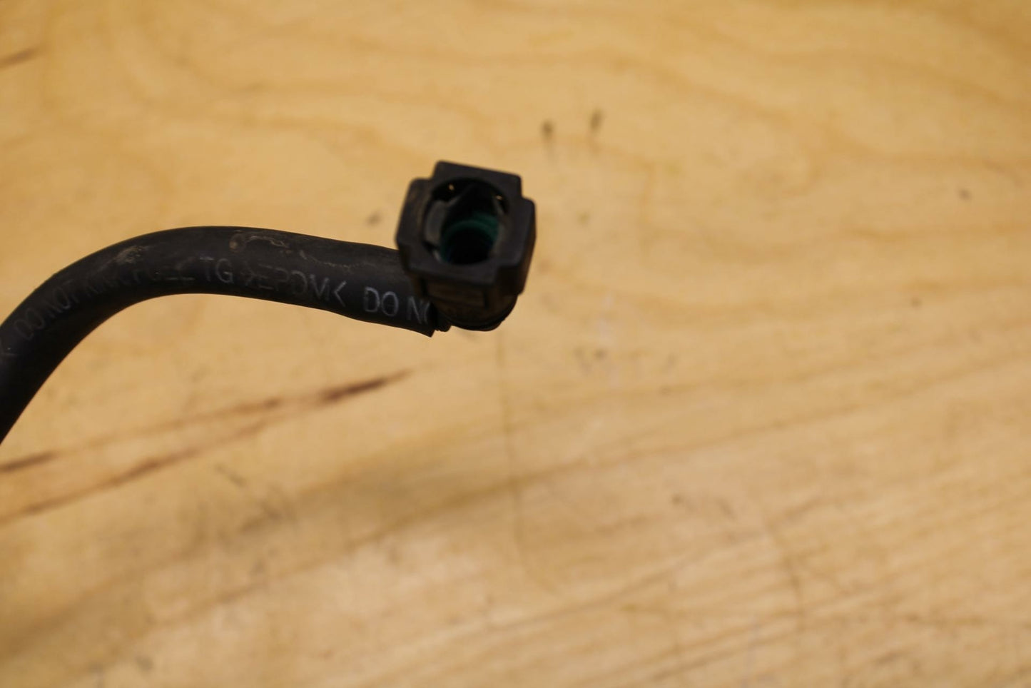 02-03 YAMAHA YZF R1 5PW FUEL HOSE GAS LINE TUBE PIPE 5PW-13971-00-00 BB313