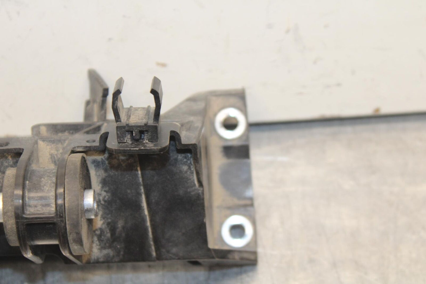 2016 BMW S1000R ABS FRONT GAS TANK BRACKET MOUNT BB604