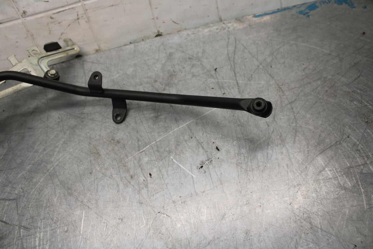 07-08 KAWASAKI CONCOURS 1400 ABS LEFT STAY BRACKET FAIRING BB449