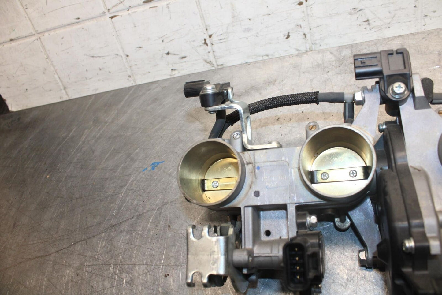 2015 Yamaha FJ09 MAIN FUEL INJECTORS / THROTTLE BODIES BB41