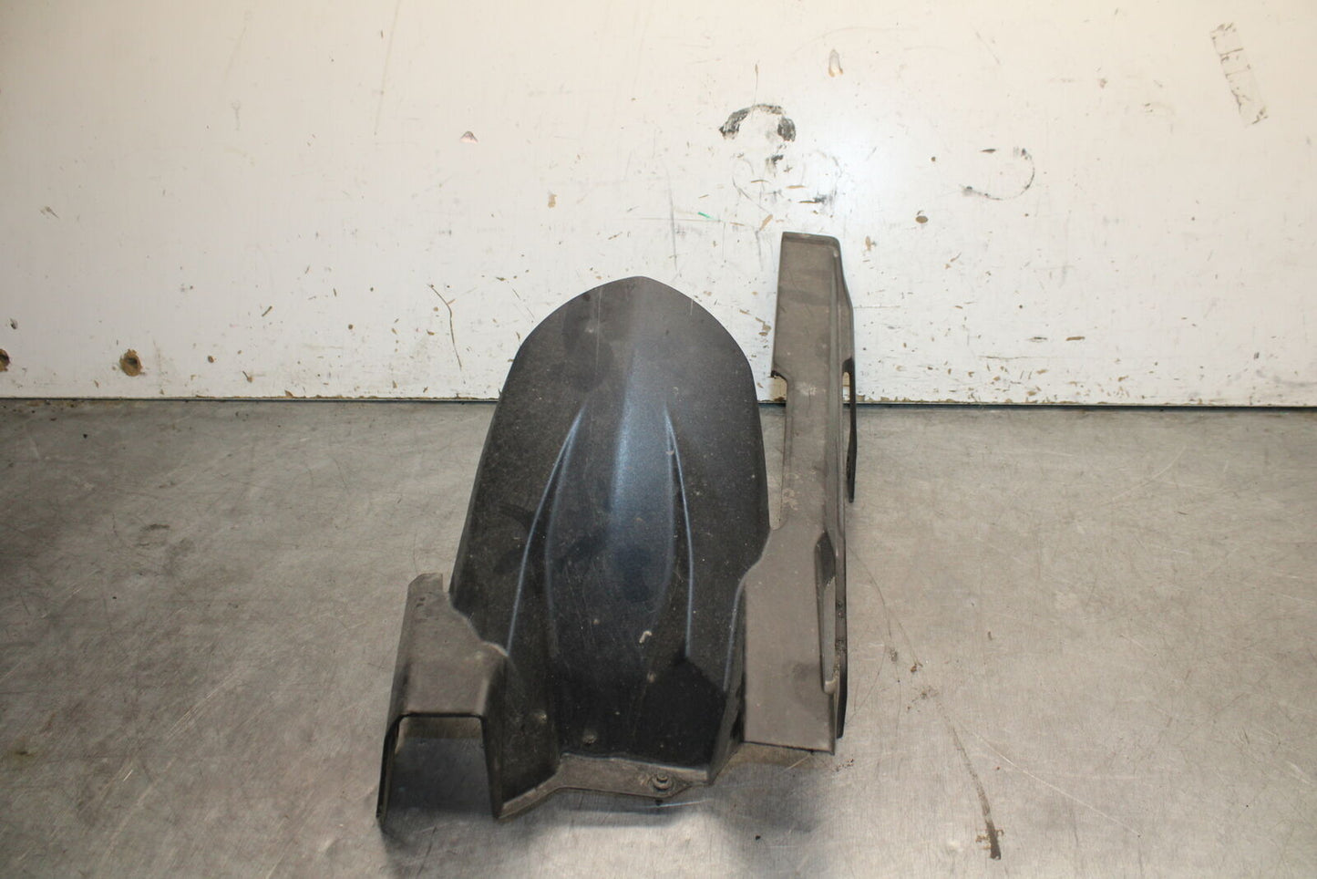 19-22 KAWASAKI Z400 REAR BACK DRIVE CHAIN GUARD COVER SHIELD BB738