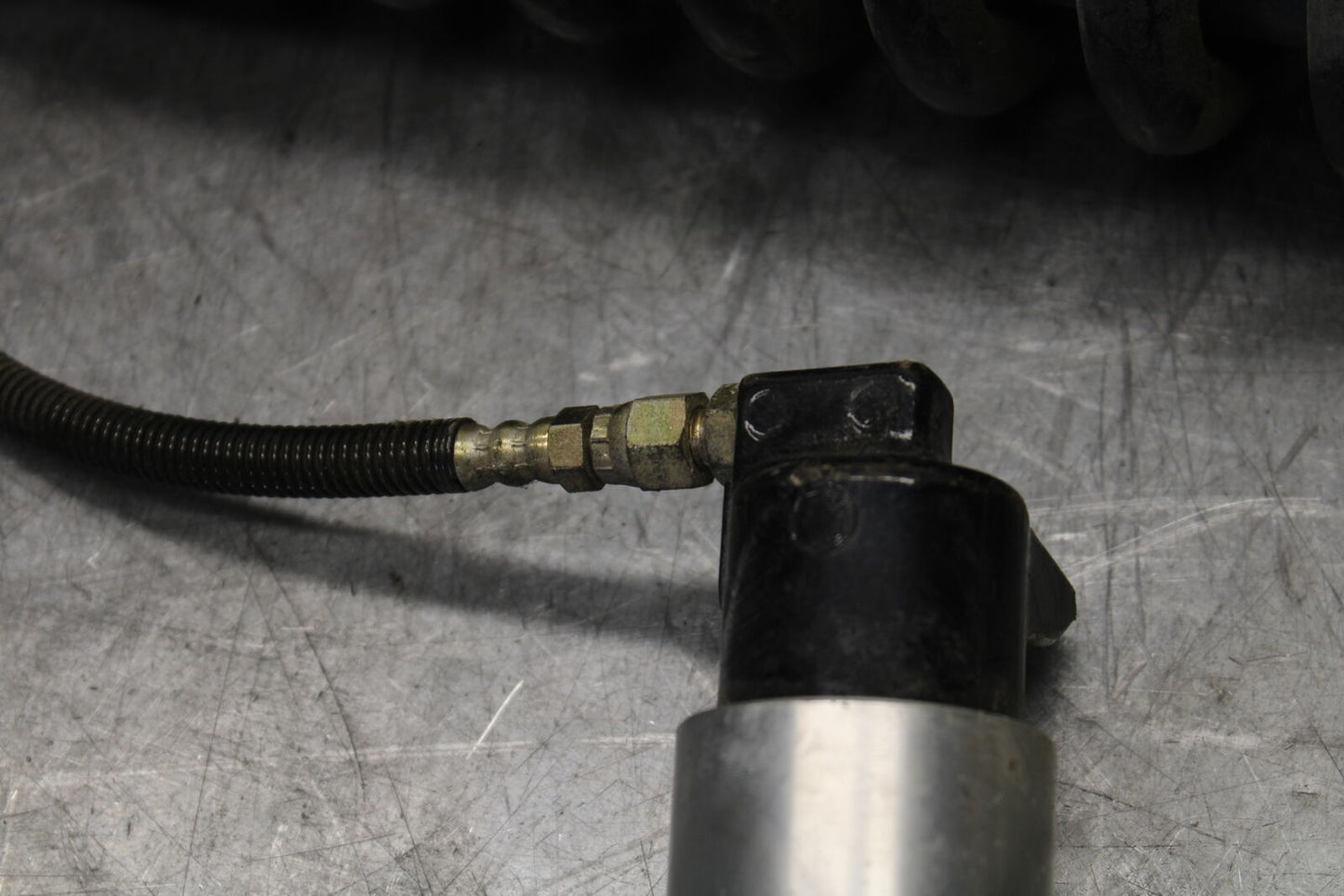 01-06 TRIUMPH TIGER 955I REAR BACK SHOCK ABSORBER SUSPENSION BB693