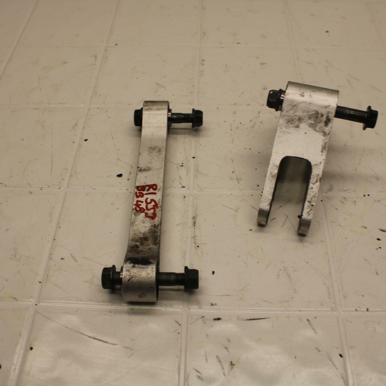 01 YAMAHA YZF R1 REAR DOGBONE SHOCK LINKAGE LINK BB25