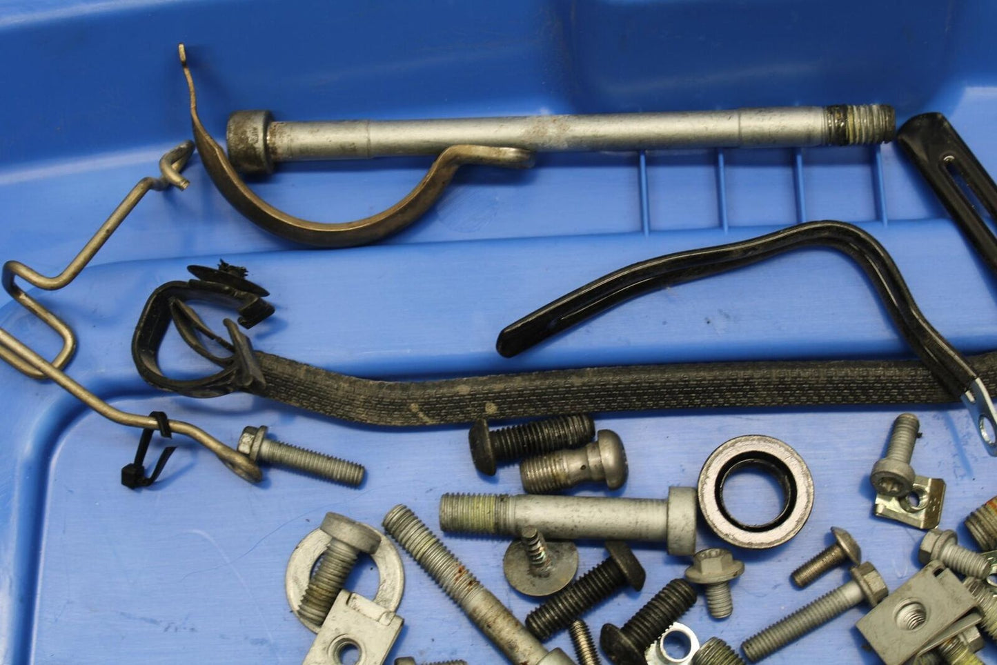 16-18 KTM 690 DUKE MISCELLANEOUS MOUNTING BOLTS HARDWARE MOTOR SCREWS BB631