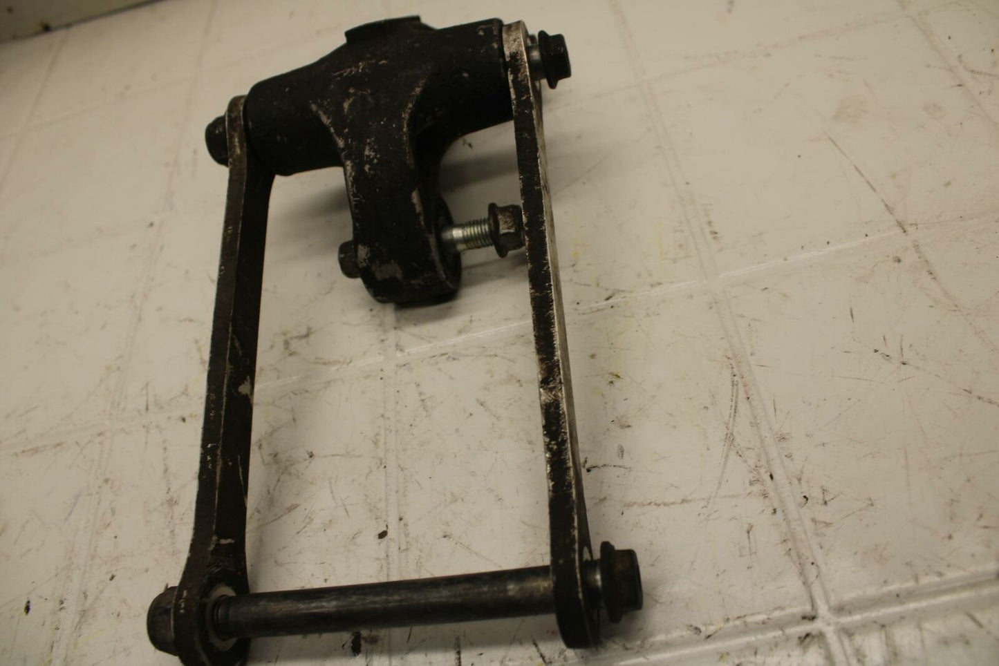 04-05 SUZUKI GSXR750 REAR DOGBONE SHOCK LINKAGE LINK 62600-35880 BB11
