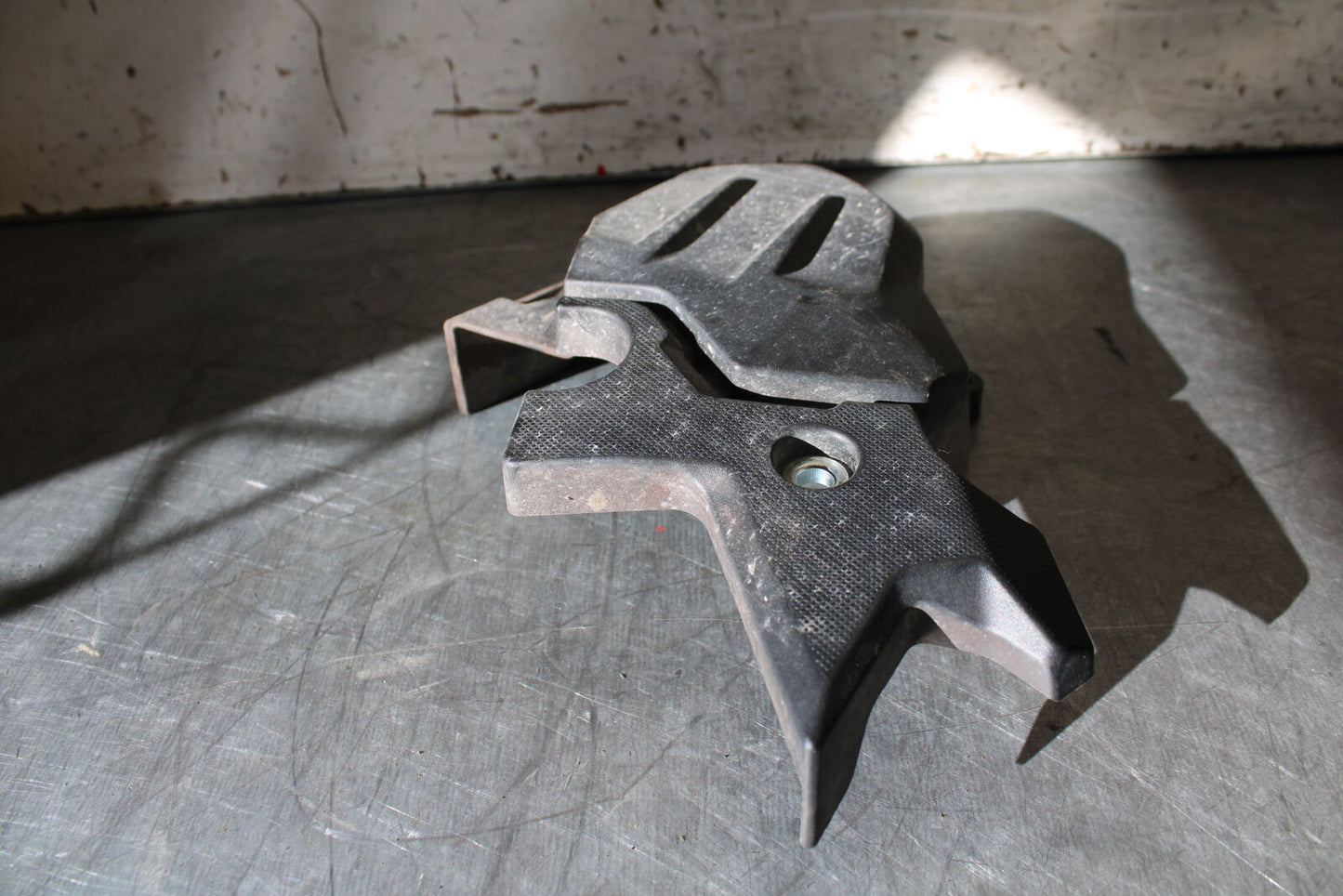 19-22 KAWASAKI Z400 ENGINE SPROCKET COVER BB708