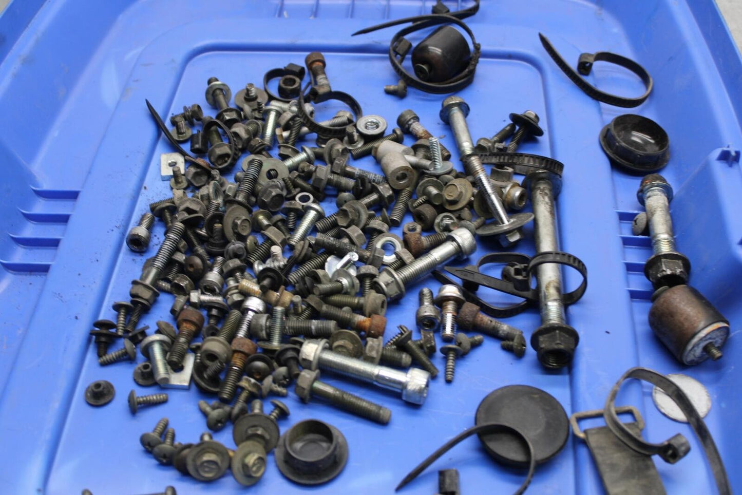 1995 Suzuki RF600R MISCELLANEOUS MOUNTING BOLTS HARDWARE MOTOR BB615