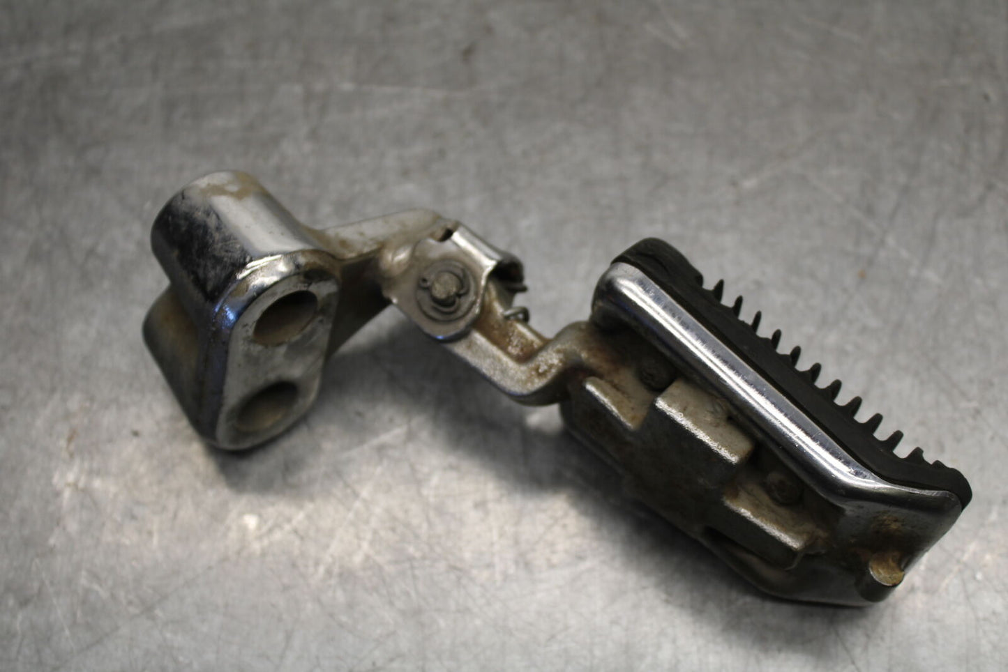 85-86 SUZUKI MADURA 1200 RIGHT FRONT FOOT REST PEG STEP BB691