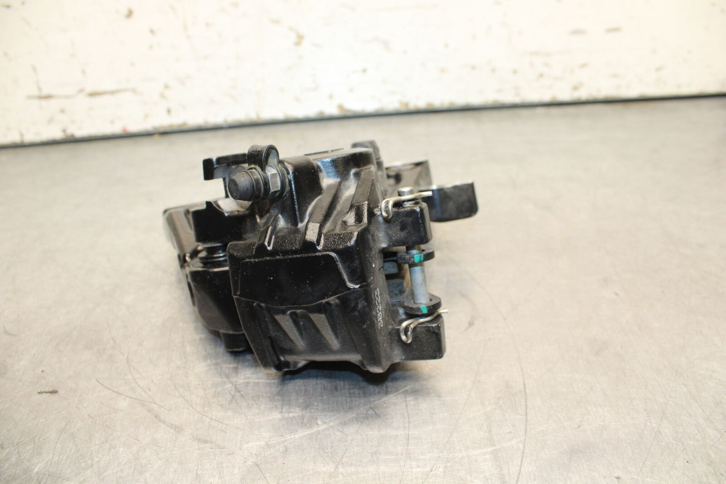 17-24 KTM 390 DUKE REAR BACK BRAKE CALIPER W MOUNT BRACKET BB734