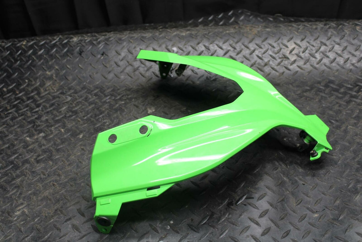 17 KAWASAKI NINJA 300 FRONT CENTER COWL FAIRING BB215