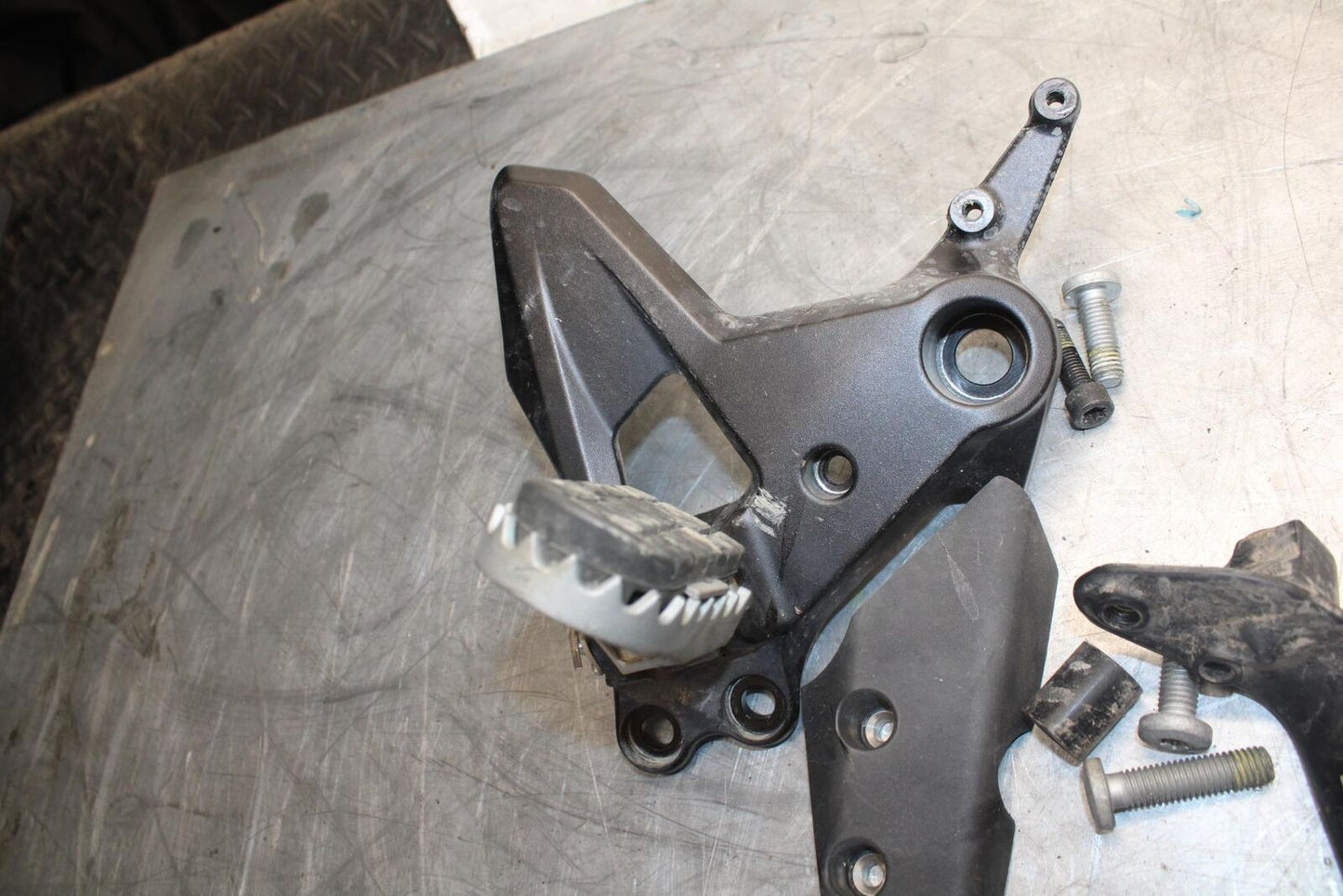 22 KTM 890 ADVENTURE RIGHT REARSET REAR SET DRIVER FOOT PEG REST STOP BB514