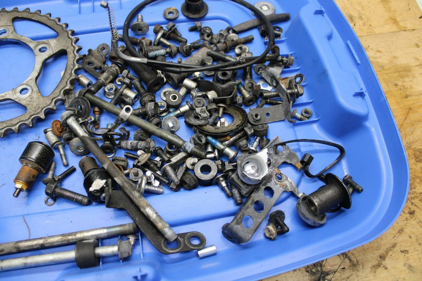 04-09 SUZUKI GS500F ENGINE MOUNTING BOLTS ASSORTED HARDWARE BB335