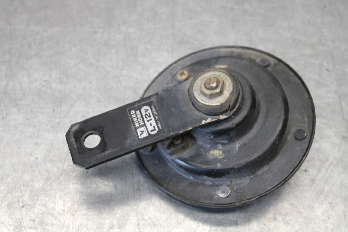 01-06 TRIUMPH TIGER 955I HORN SIGNAL BB693