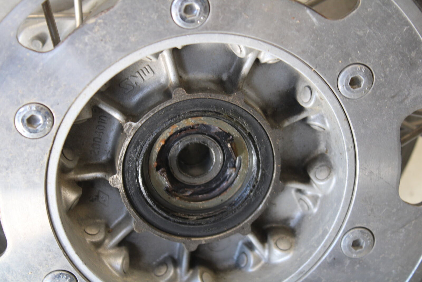 01-06 TRIUMPH TIGER 955I FRONT RIM FRONT WHEEL BB693