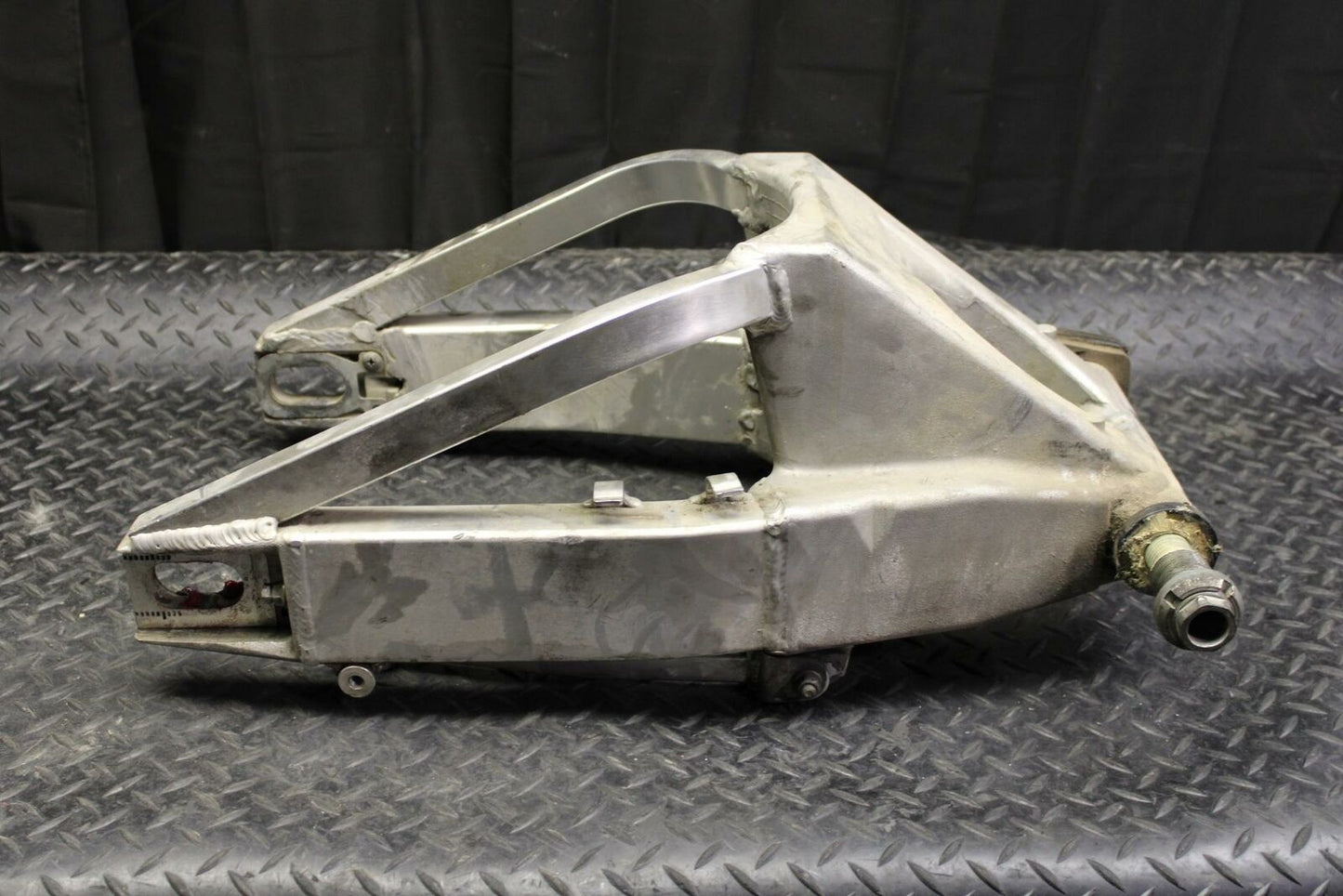 97 SUZUKI GSXR750 REAR SWINGARM BACK SUSPENSION SWING ARM BB187
