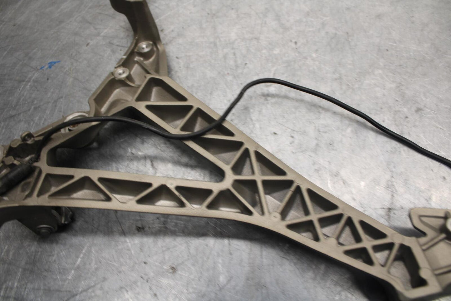 2009 Aprilia Shiver 750 SL750 RIGHT REARSET DRIVER FOOT PEG BRACKET BB506
