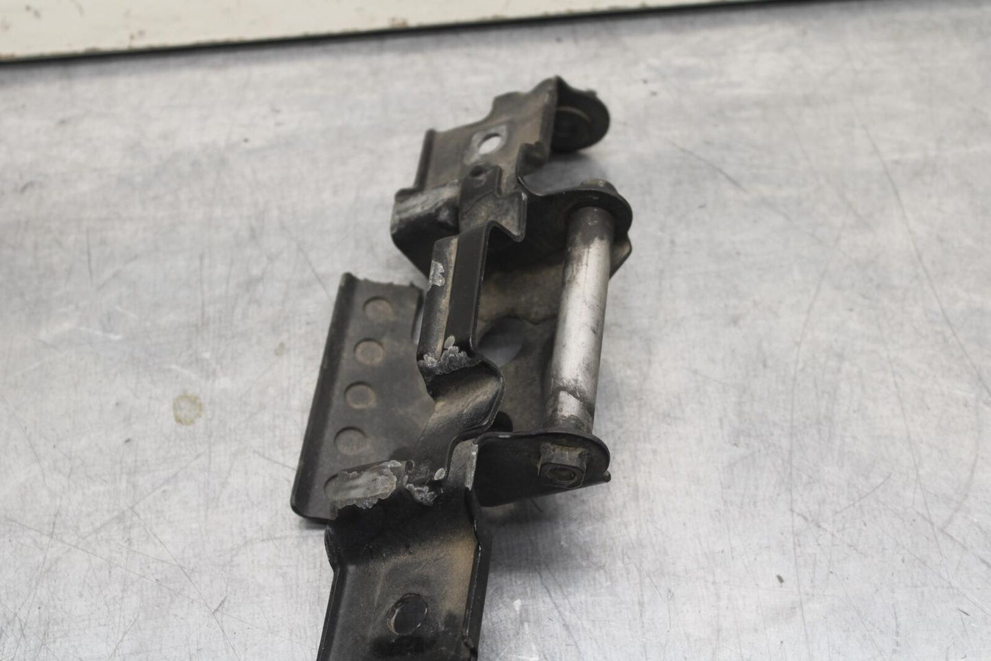 1999 Suzuki GSXR600 FRONT GAS TANK BRACKET MOUNT BB608