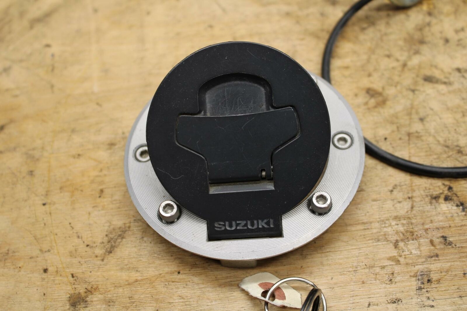 02-03 SUZUKI VSTROM 1000 IGNITION LOCK KEY SET W/ GAS CAP AND SEAT LOCK BB331