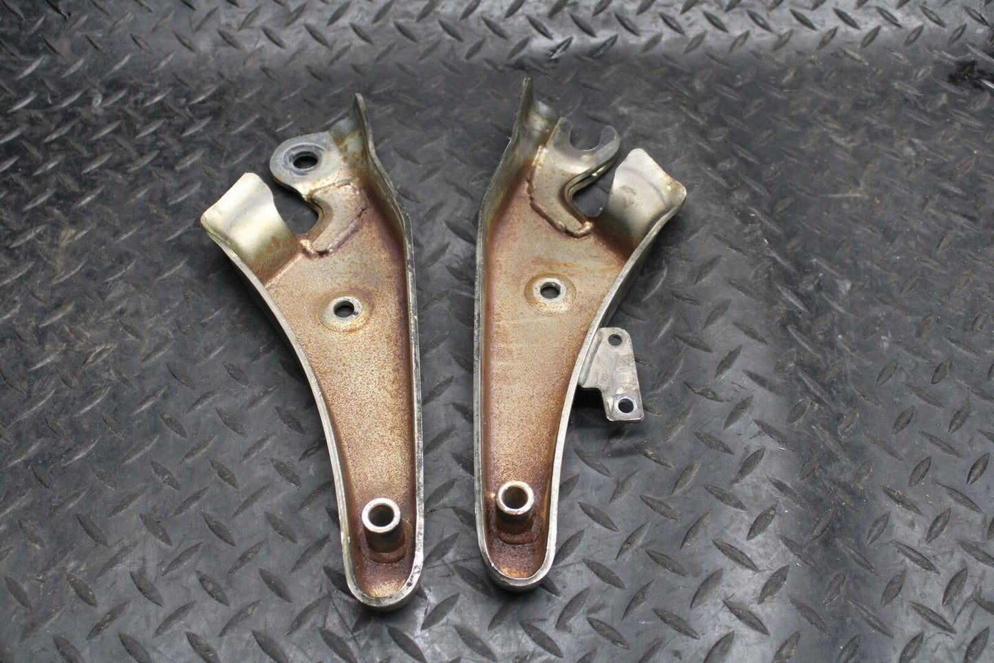 01-02 HONDA SHADOW SPIRIT 750 BACK REAR FRAME SIDE COVER TRIM COWL BB198