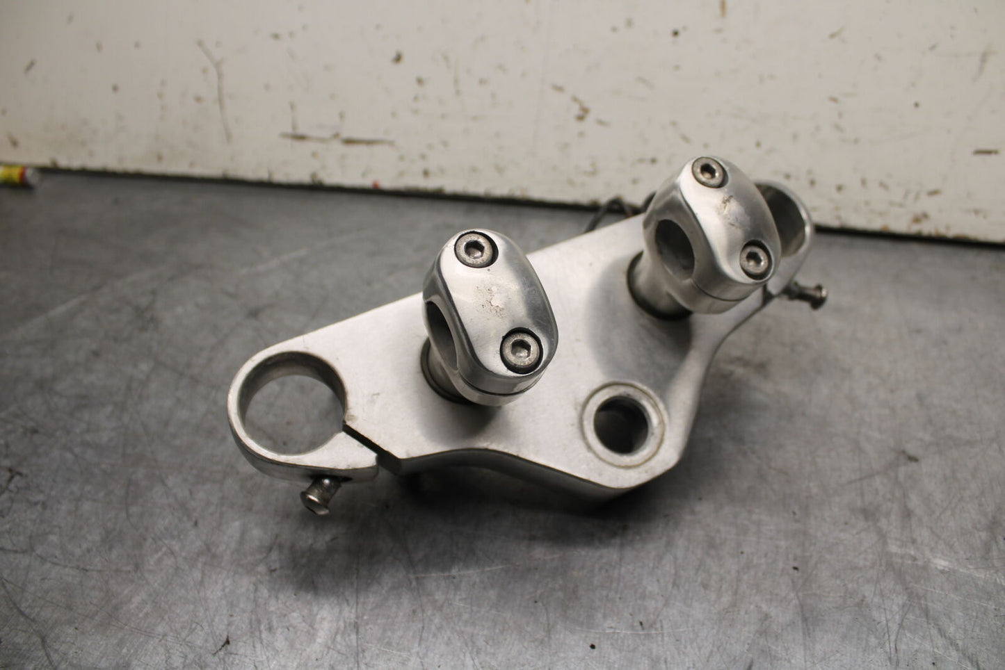 99-00 YAMAHA V STAR 1100 FORKS UPPER TRIPLE TREE CLAMP BB711