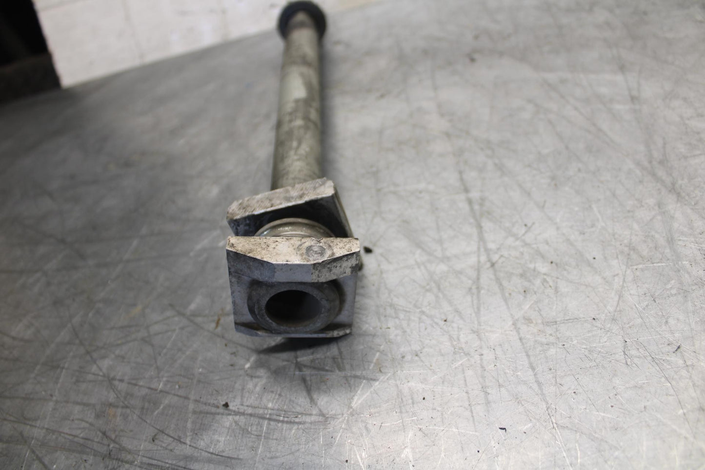 1998 Suzuki TL1000S REAR AXLE BACK WHEEL RIM PIVOT BOLT AXEL BB508