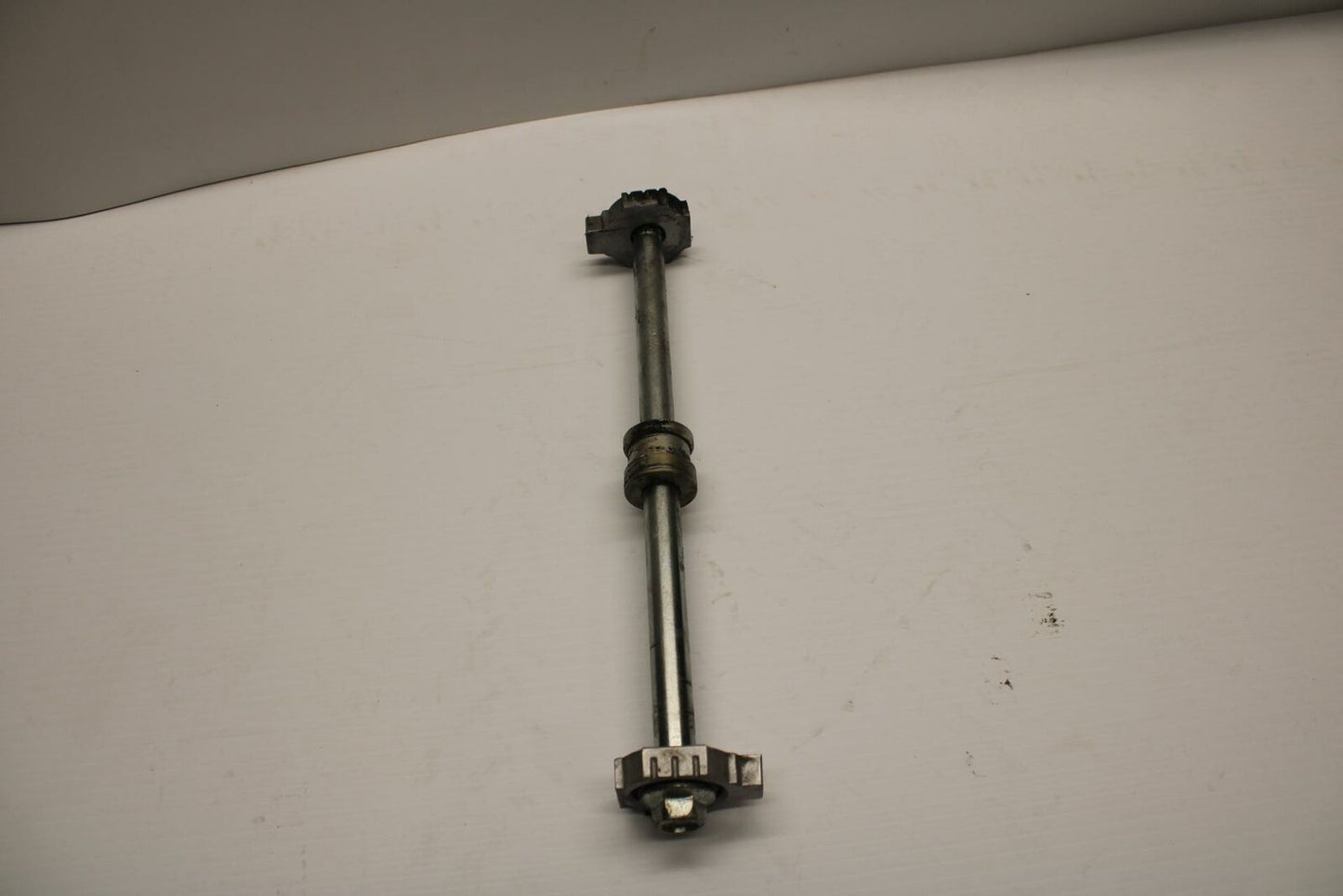18-20 HUSQVARNA VITPILEN 401 REAR AXLE BACK WHEEL RIM PIVOT BOLT AXEL BB248