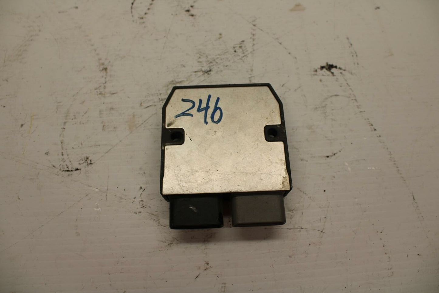 99 YAMAHA YZF R6 RECTIFIER VOLTAGE REGULATOR 4JH-81960-01-00 BB246