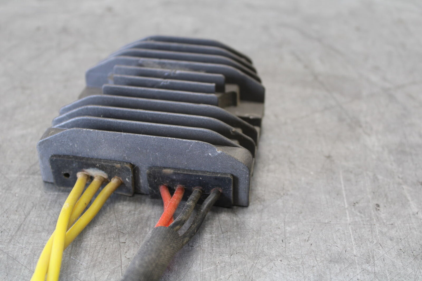 01-06 TRIUMPH TIGER 955I RECTIFIER VOLTAGE REGULATOR BB693