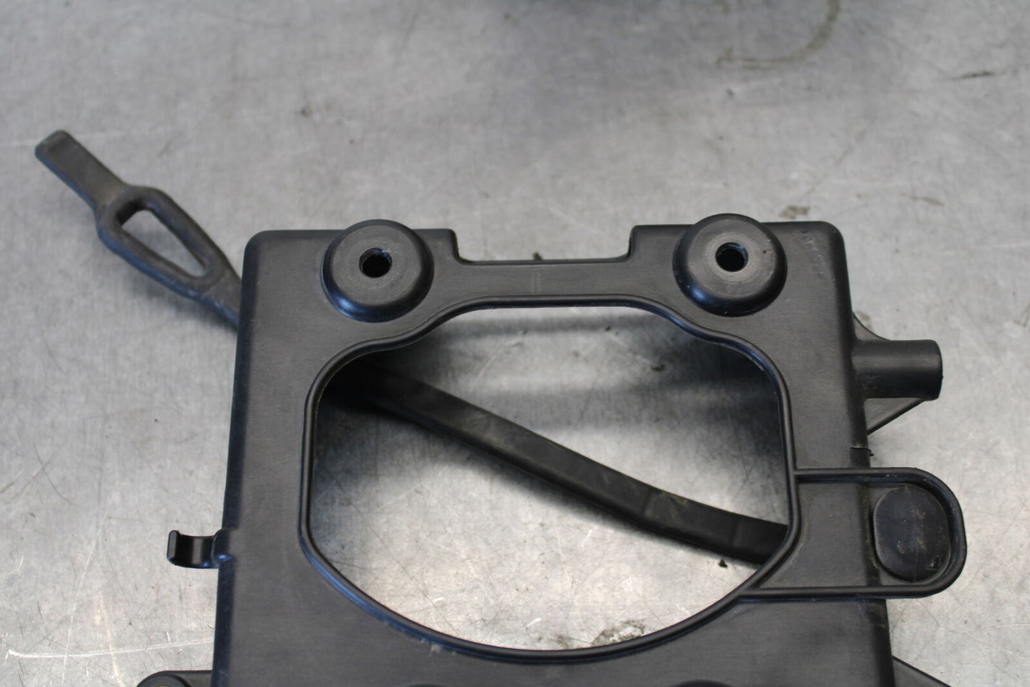 06-07 DUCATI MONSTER 695 REAR BACK TAIL UNDERTAIL BATTERY TRAY PLASTIC BB674