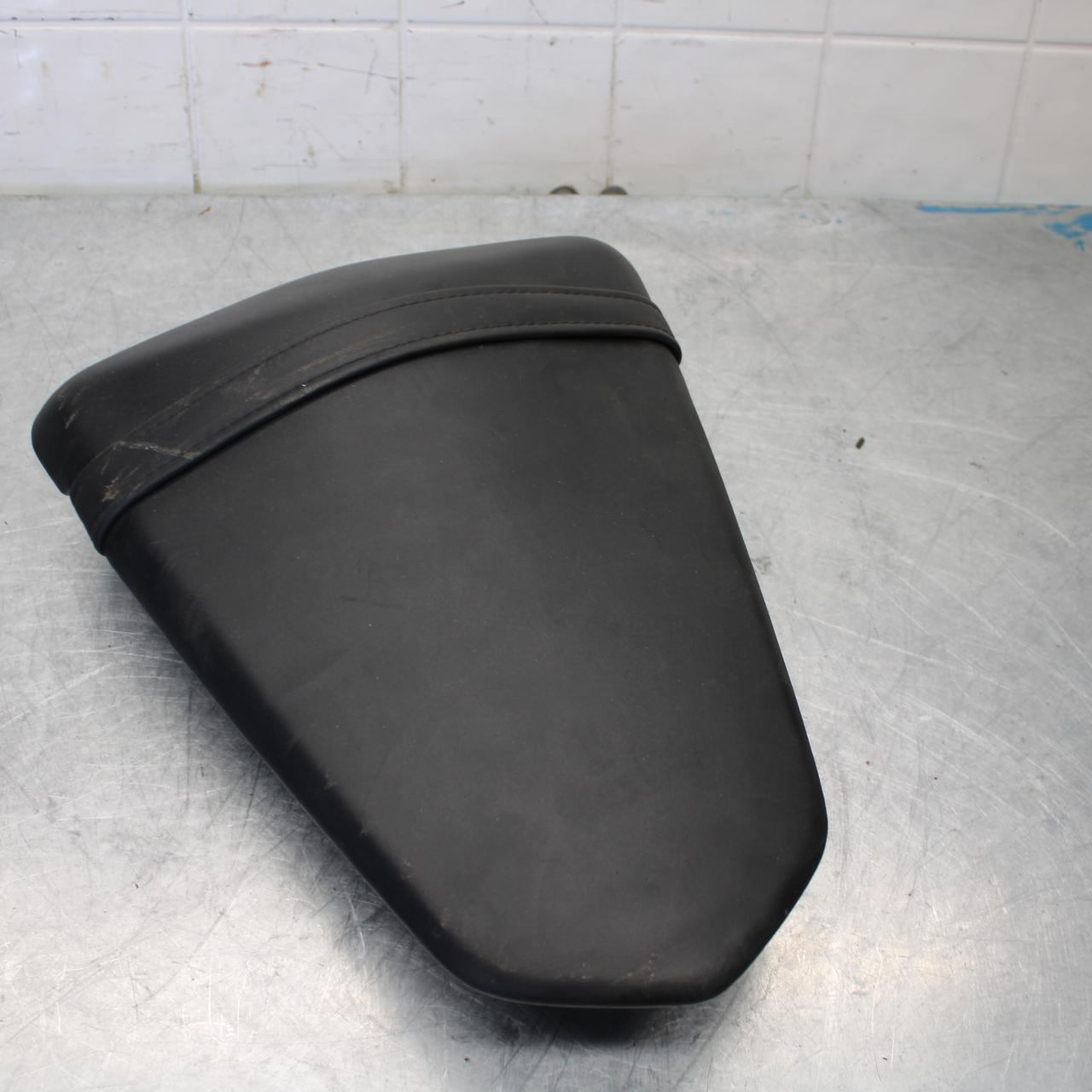 17-18 YAMAHA YZF R3 REAR BACK PASSENGER TANDEM SEAT PAD SADDLE PILLION BB438