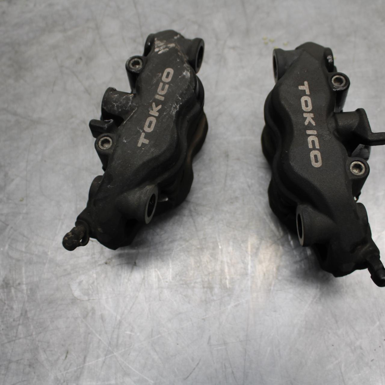 05-06 HONDA CBR600RR RIGHT LEFT FRONT BRAKE CALIPER SET PAIR CALIPERS BB479