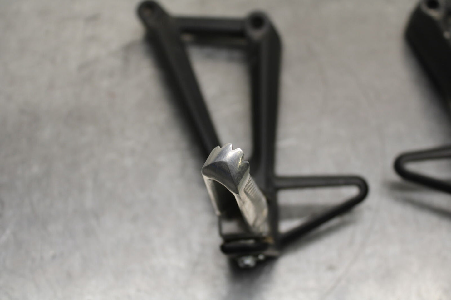 19-24 YAMAHA R3 REAR BACK PASSENGER PEG SET PAIR BB736