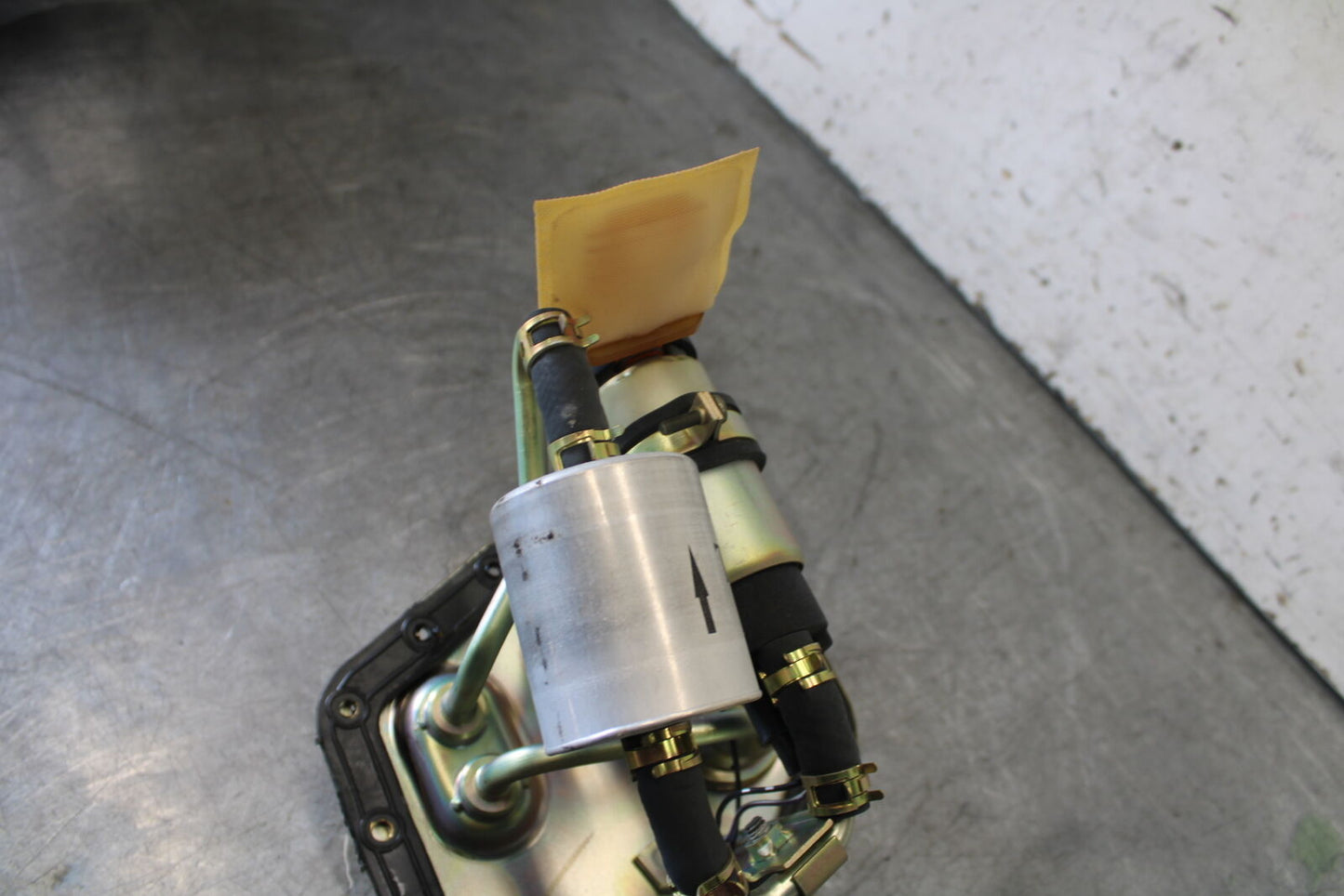 01-06 TRIUMPH TIGER 955I FUEL PUMP GAS PETROL SENDER UNIT BB693