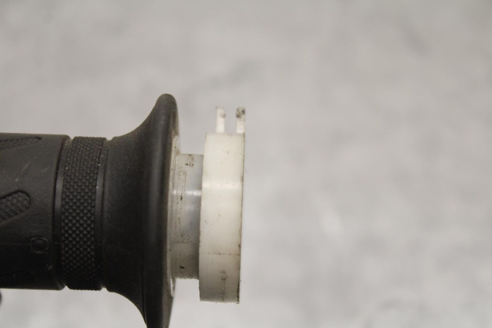 01-03 SUZUKI GSXR600 RIGHT THROTTLE GRIP BB639