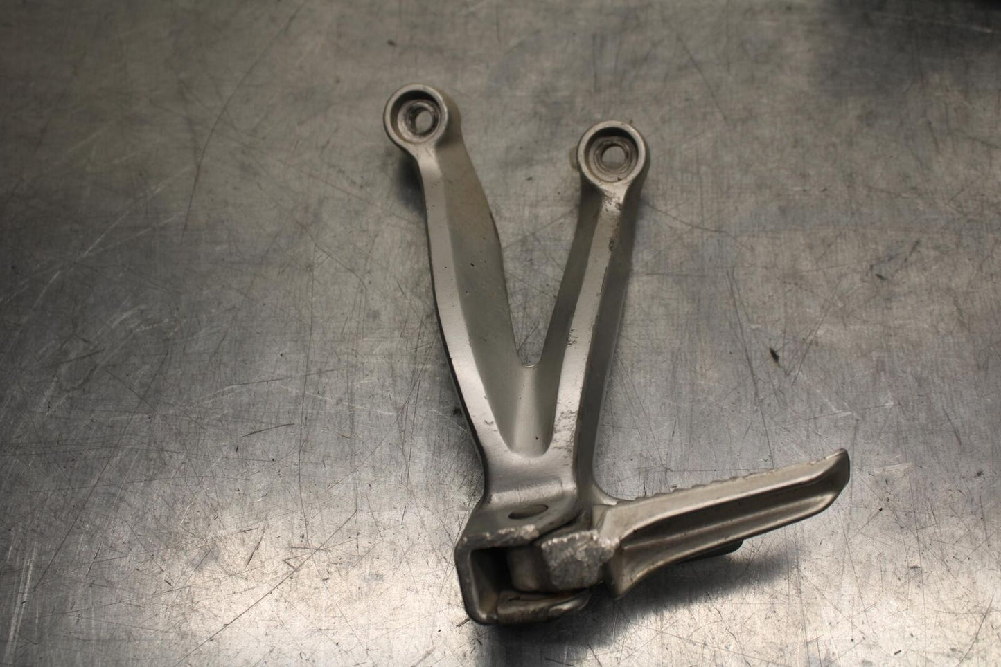 1999 Suzuki GSXR600 REAR BACK PASSENGER PEG SET PAIR BB608