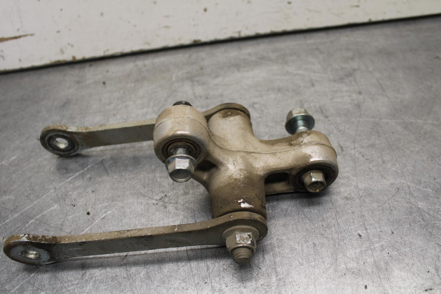 2013 Suzuki Boulevard C50T REAR BACK SHOCK ABSORBER LINKAGE DOGBONE BB625
