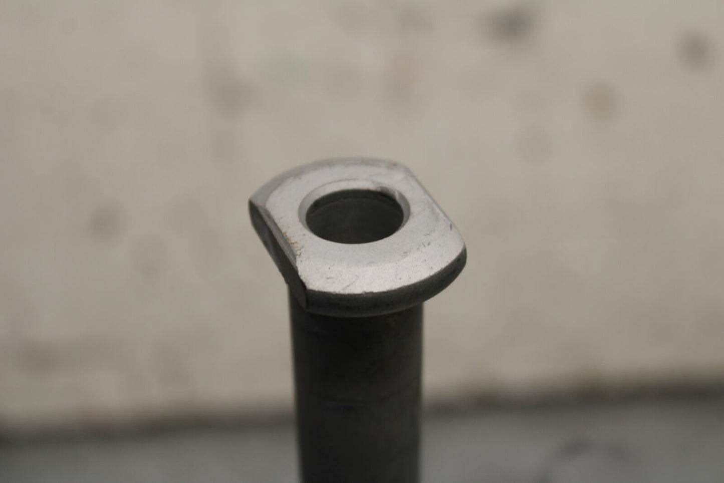 21-24 APRILIA TUONO 660 FACTORY REAR AXLE BACK WHEEL RIM PIVOT BOLT AXEL BB733