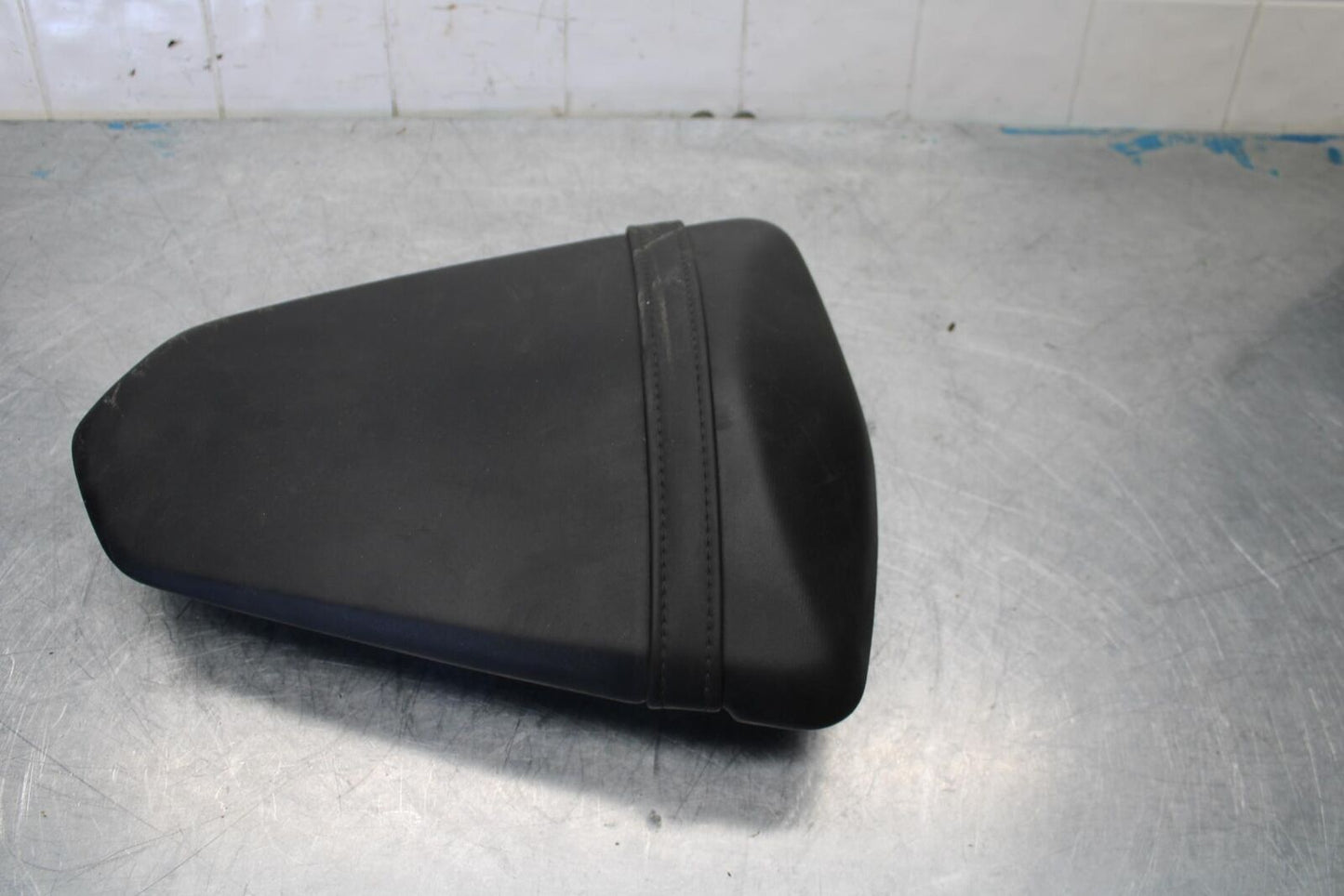 17-18 YAMAHA YZF R3 REAR BACK PASSENGER TANDEM SEAT PAD SADDLE PILLION BB438